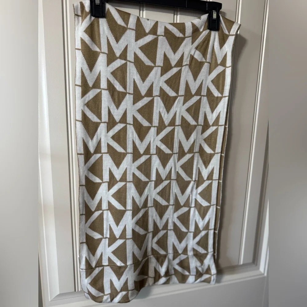 MICHAEL KORS 🌟 Reversible Infinity Scarf - Cream, White, Tan (OS)